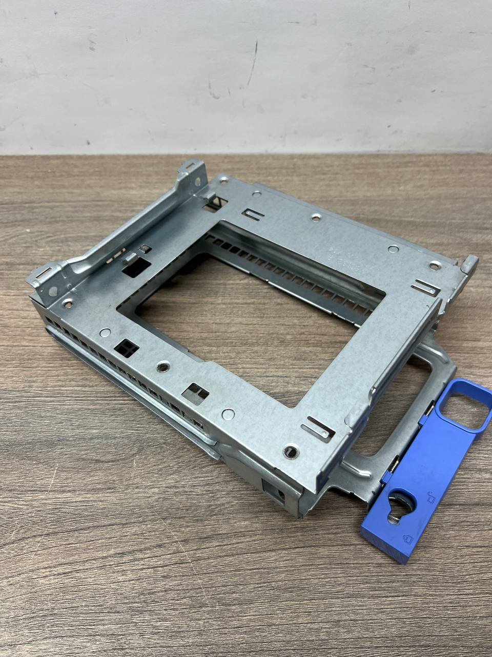 Оригінальна касета / кронштейн SSD Dell OptiPlex 3020 SFF – MX60393 б/у 3 Оригінальна касета / кронштейн SSD Dell OptiPlex 3020 SFF – MX60393 б/у