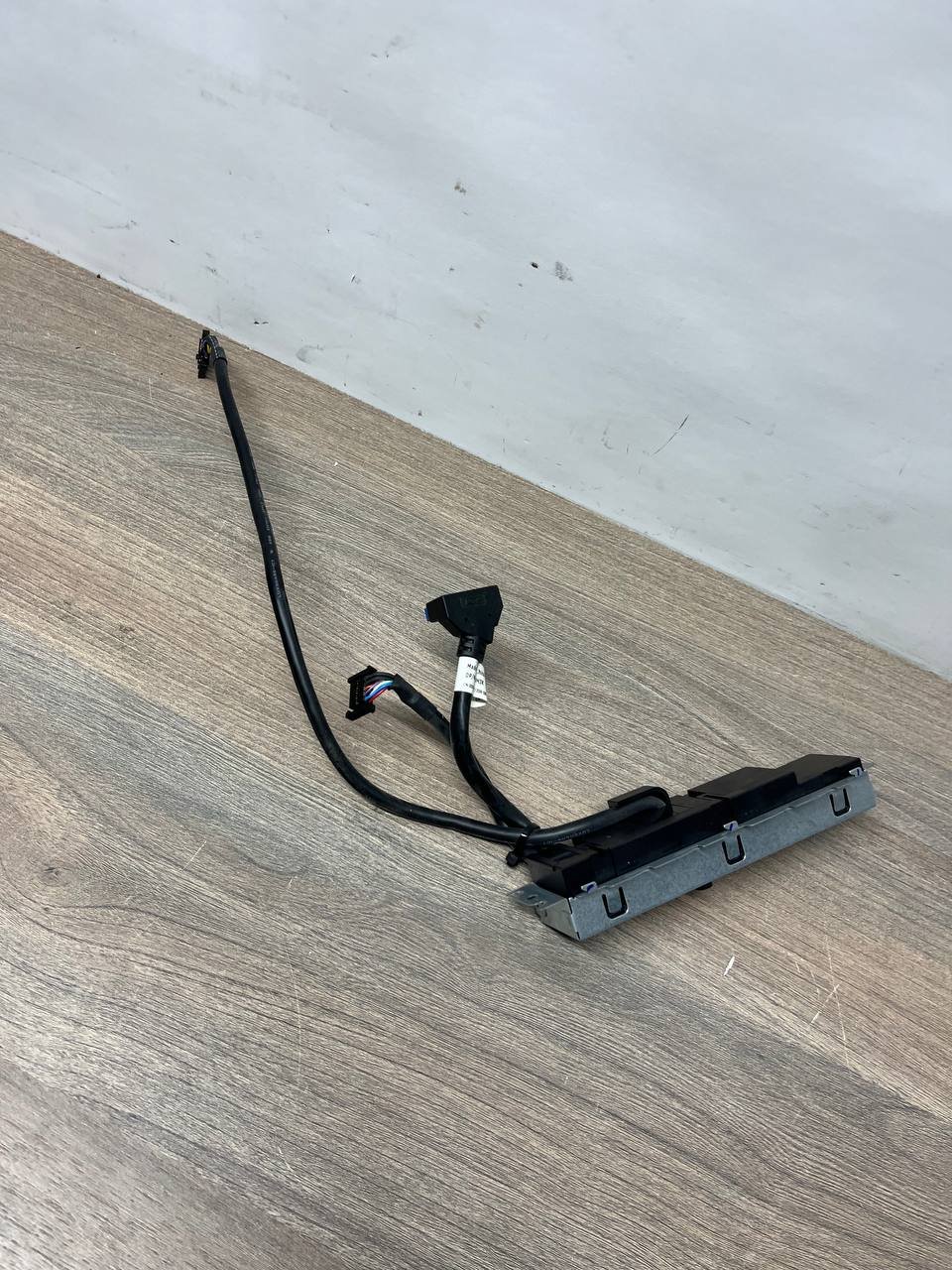 Оригінальний USB модуль (плата / Front I/O Panel / USB Board) Dell OptiPlex 7020 SFF – 0DJH3K б/у 3 Оригінальний USB модуль (плата / Front I/O Panel / USB Board) Dell OptiPlex 7020 SFF – 0DJH3K б/у