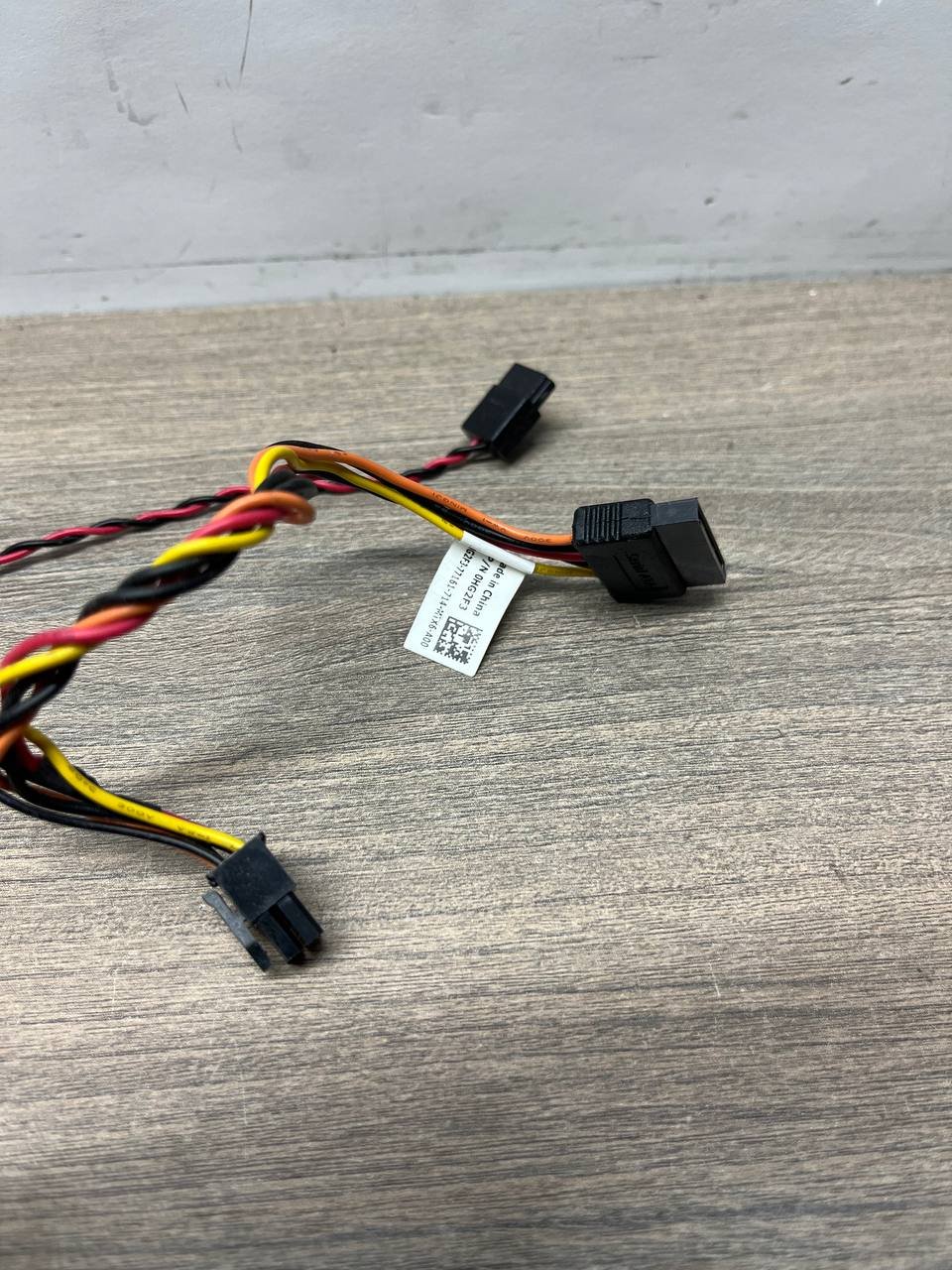 SATA кабель живлення (розгалужувач) для Dell OptiPlex 7040 SFF 0H2K73 Б/В 2 SATA кабель живлення (розгалужувач) для Dell OptiPlex 7040 SFF 0H2K73 Б/В