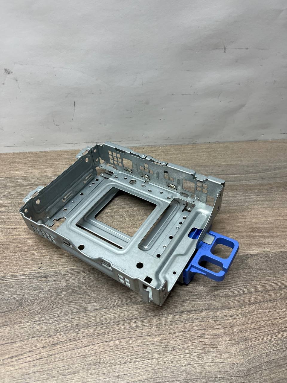 Кошик для жорсткого диска (HDD bracket, рамка) Dell OptiPlex 7040 SFF 3 Кошик для жорсткого диска (HDD bracket, рамка) Dell OptiPlex 7040 SFF